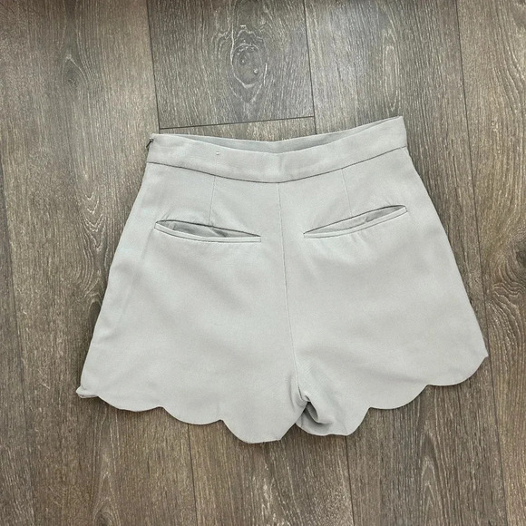 Aritzia Wilfred Arbre Shorts High rise waist scalloped hem Crepe Gray Size 2 - Picture 7 of 14